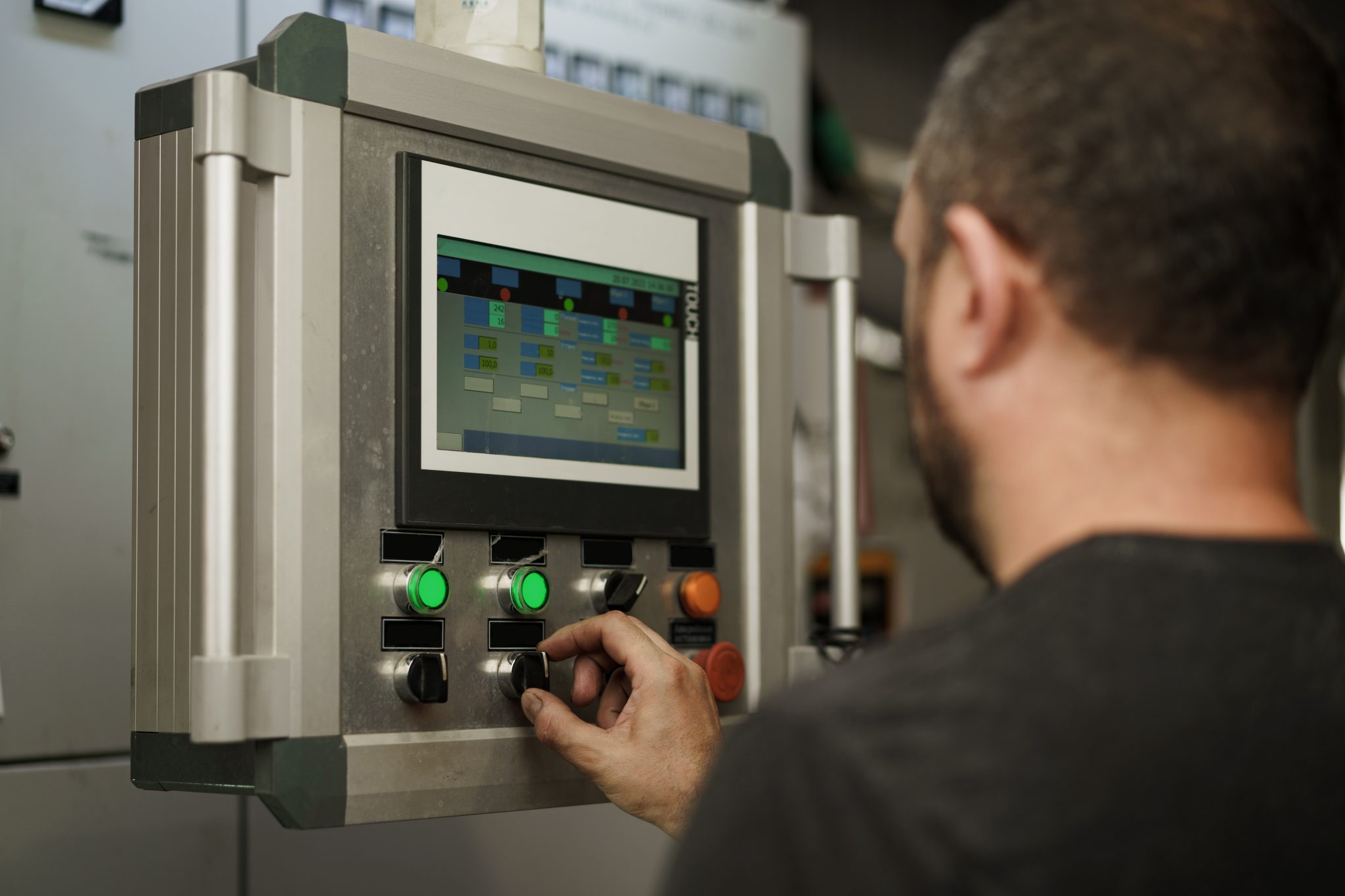 Digitale Assistenzsysteme in die Produktion integrieren